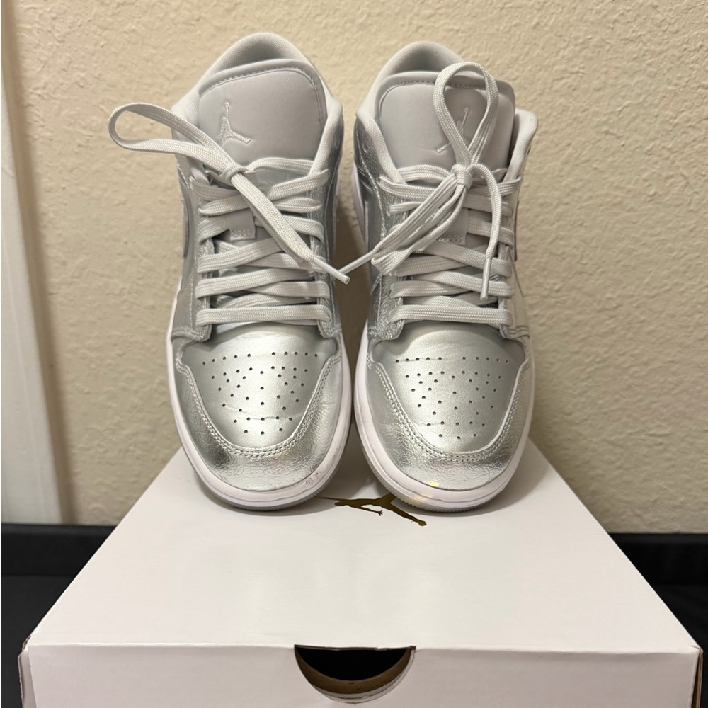 WMNS Air Jordan 1 Low SE